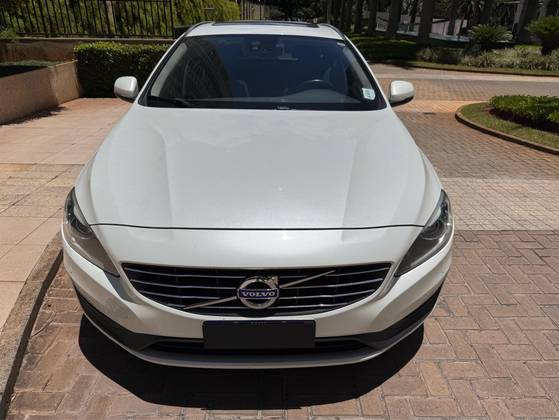 VOLVO V60 2.0 T5 MOMENTUM TURBO GASOLINA 4P AUTOMÁTICO VOLVO V60 2.0 T5 MOMENTUM TURBO GASOLINA 4P AUTOMÁTICO
